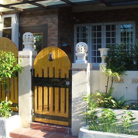 Alongs Garden Bed & Breakfast Hengchun Exterior photo