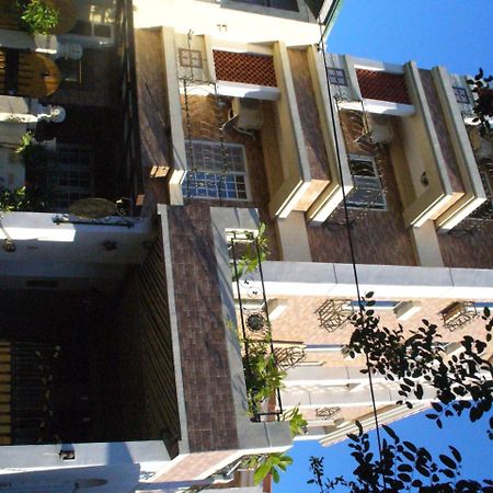 Alongs Garden Bed & Breakfast Hengchun Exterior photo