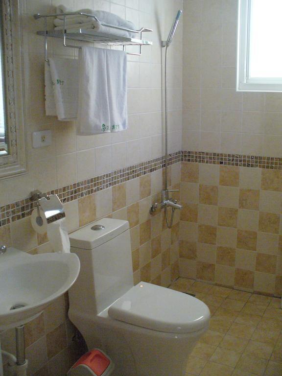 Alongs Garden Bed & Breakfast Hengchun Room photo