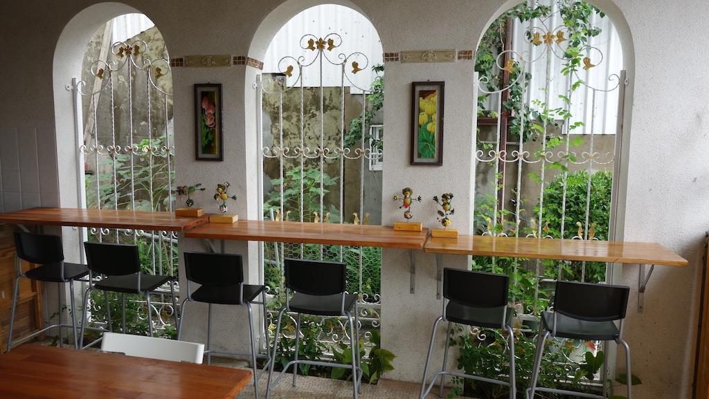 Alongs Garden Bed & Breakfast Hengchun Exterior photo
