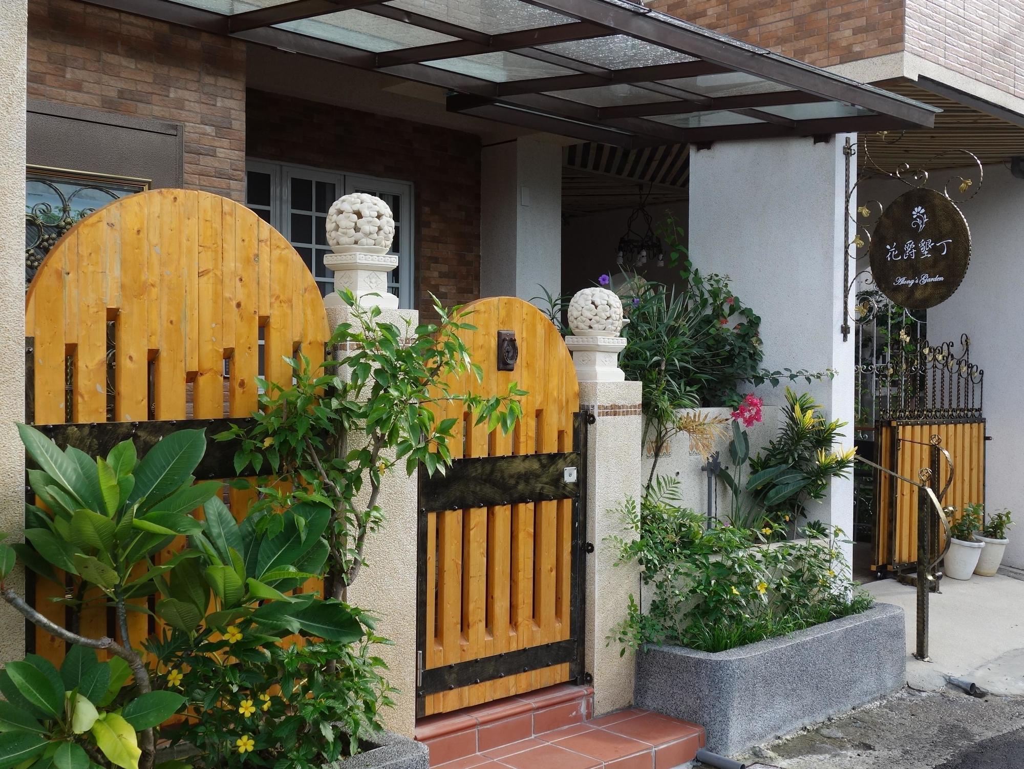 Alongs Garden Bed & Breakfast Hengchun Exterior photo
