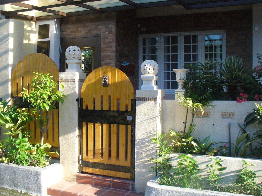 Alongs Garden Bed & Breakfast Hengchun Exterior photo