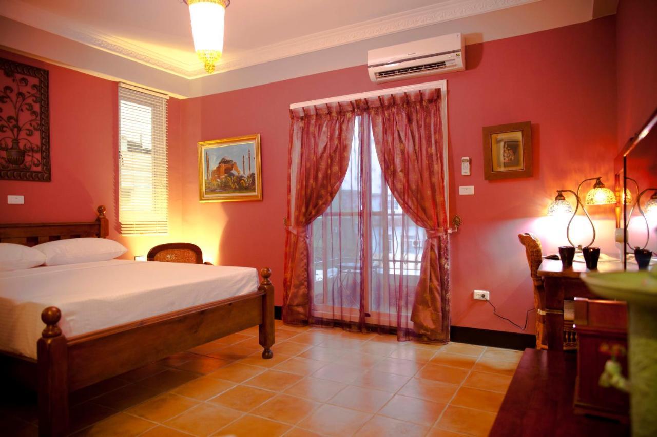 Alongs Garden Bed & Breakfast Hengchun Exterior photo