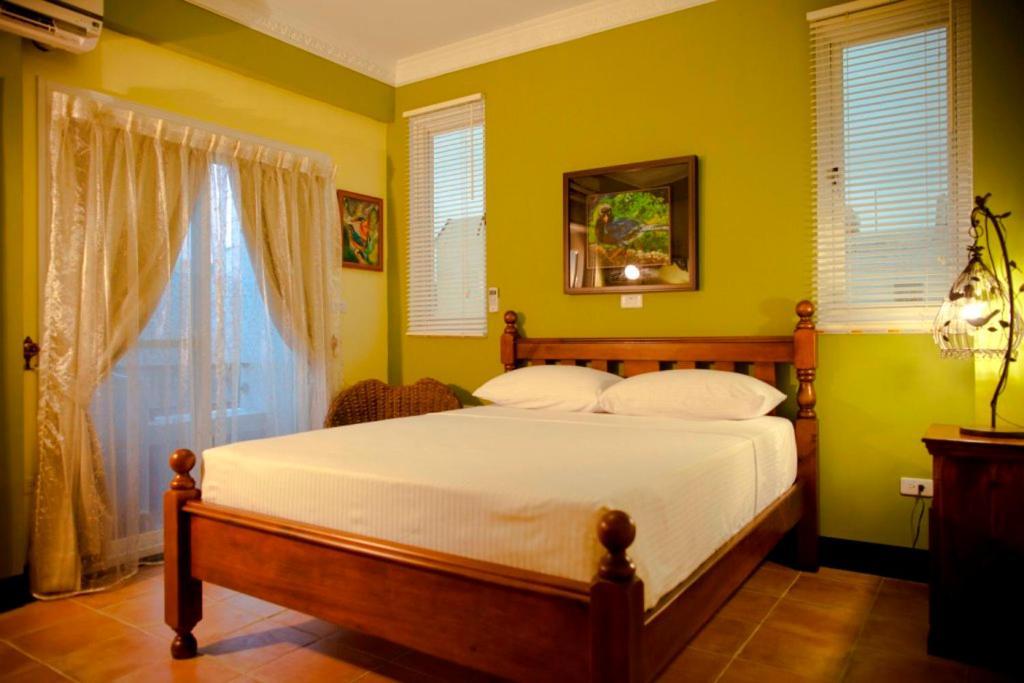 Alongs Garden Bed & Breakfast Hengchun Exterior photo