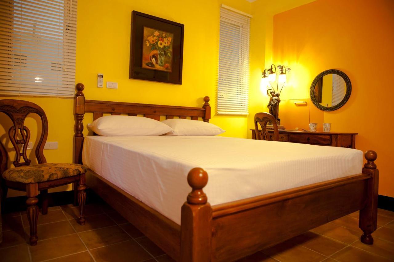 Alongs Garden Bed & Breakfast Hengchun Exterior photo