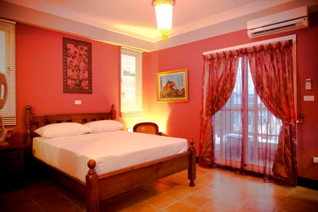 Alongs Garden Bed & Breakfast Hengchun Exterior photo
