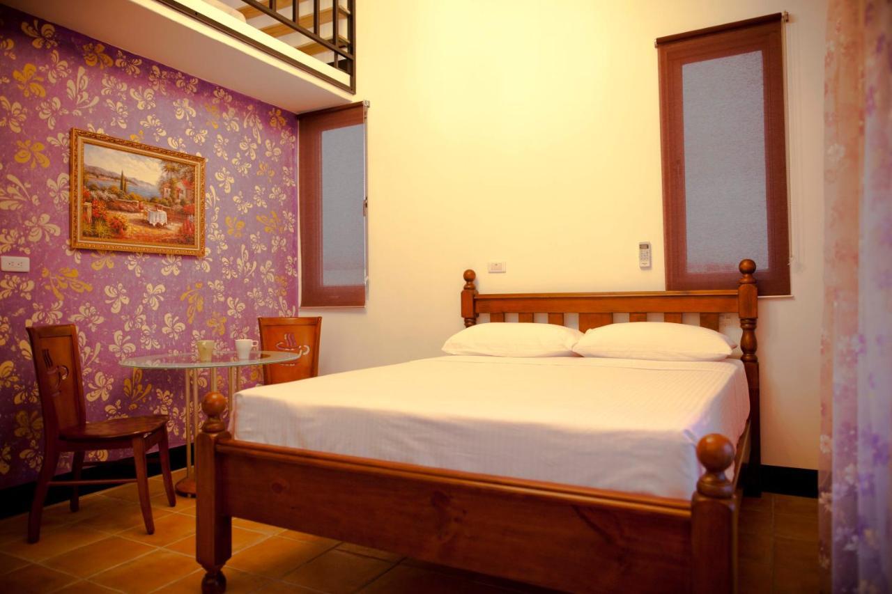Alongs Garden Bed & Breakfast Hengchun Exterior photo