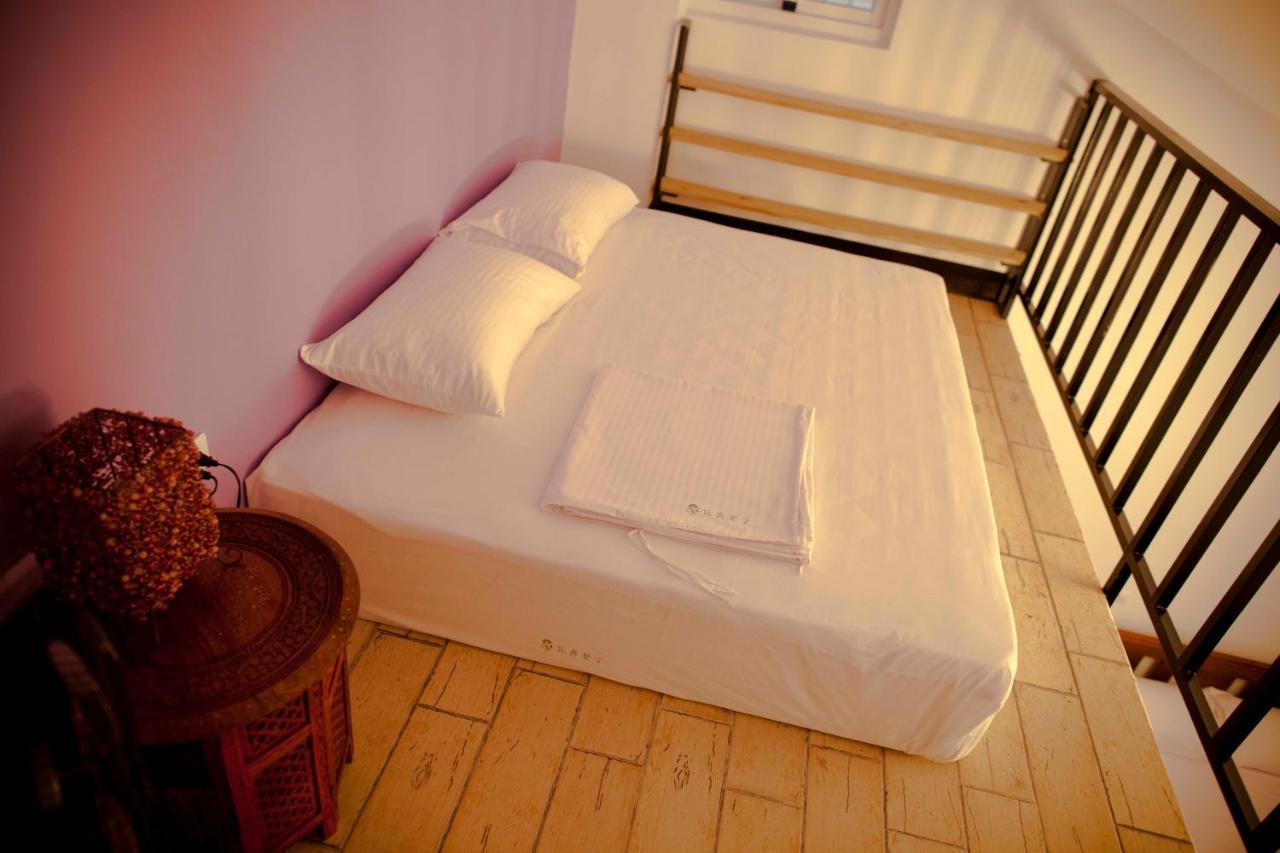 Alongs Garden Bed & Breakfast Hengchun Exterior photo